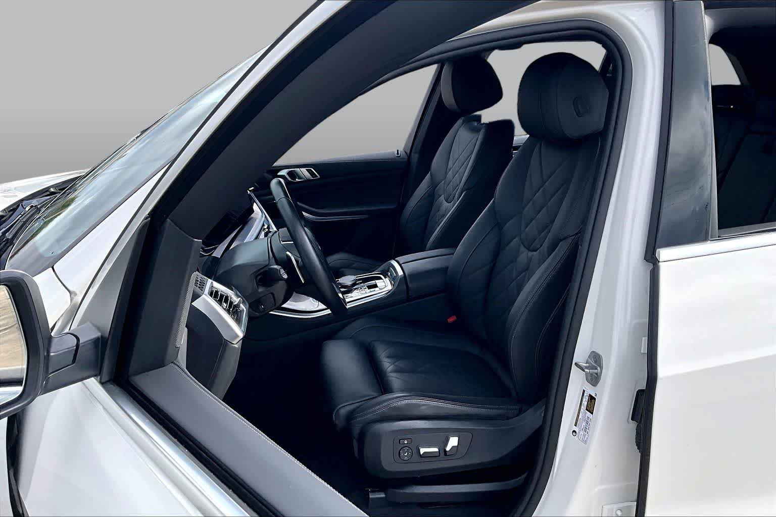 Used 2026 Alpine White BMW sDrive40i image 8