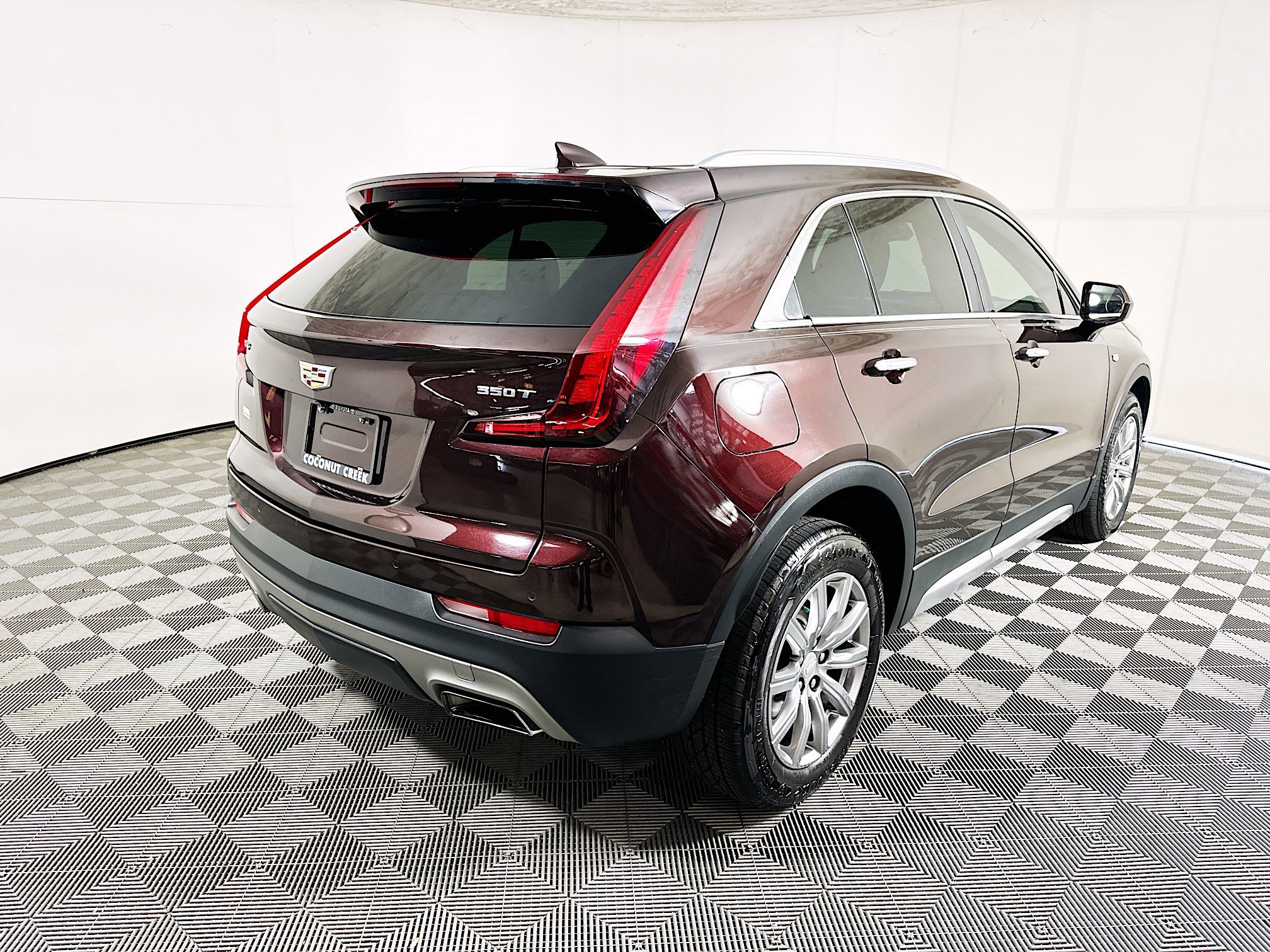 Used 2020 Garnet Metallic Cadillac FWD Premium Luxury image 3