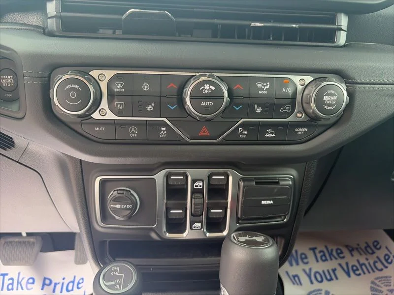 New 2026 Hydro Blue Pearl-Coat Exterior Paint Jeep Sahara image 27