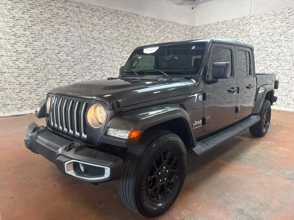 Used 2023 Granite Crystal Metallic Clearcoat Jeep Overland image 3