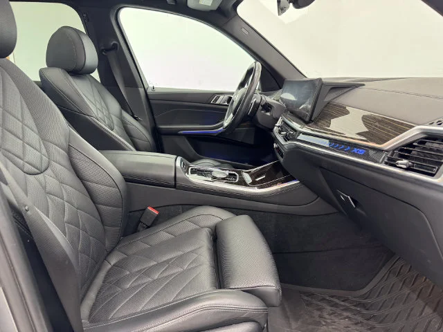 Used 2024 Skyscraper Gray Metallic BMW sDrive40i image 18