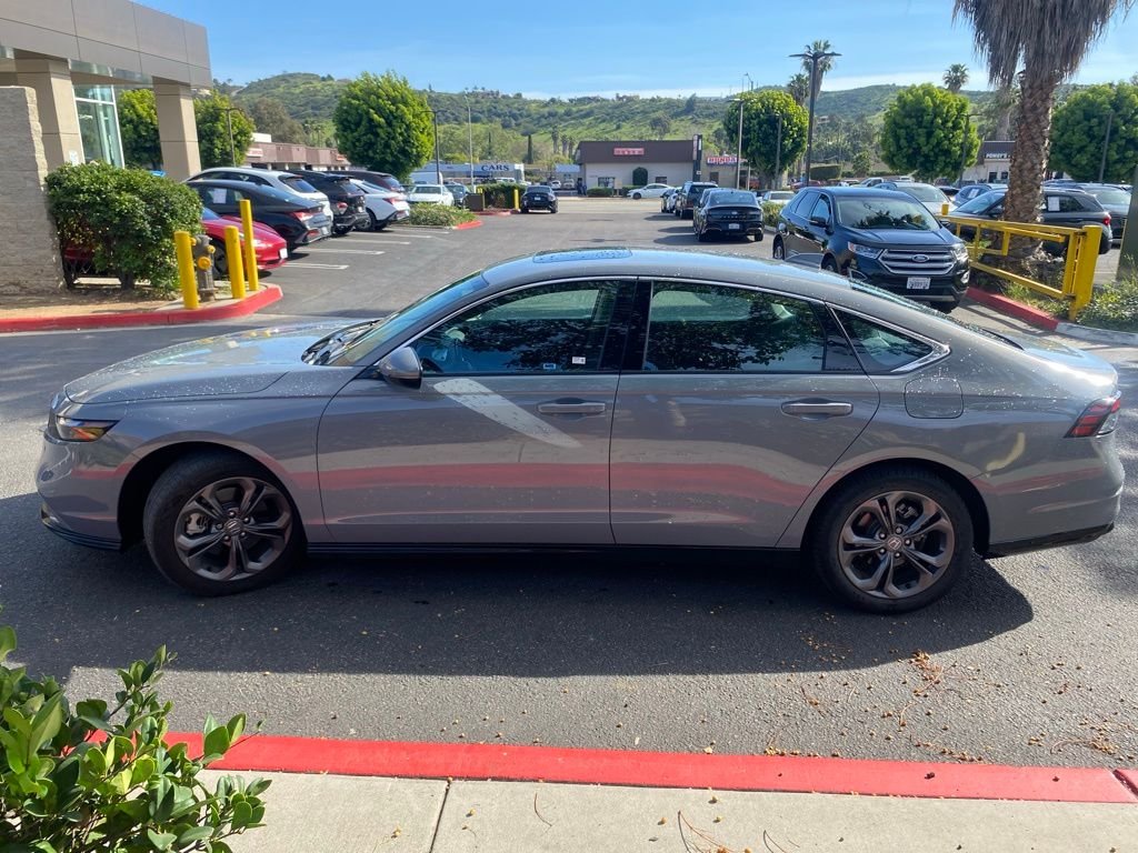 Used 2024 Black Honda EX-L image 4