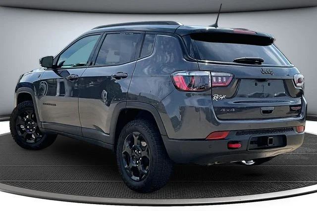 Used 2024 Metallic Jeep Trailhawk image 4