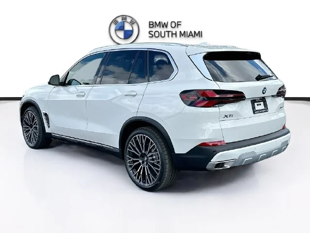 Used 2026 White BMW sDrive40i image 4