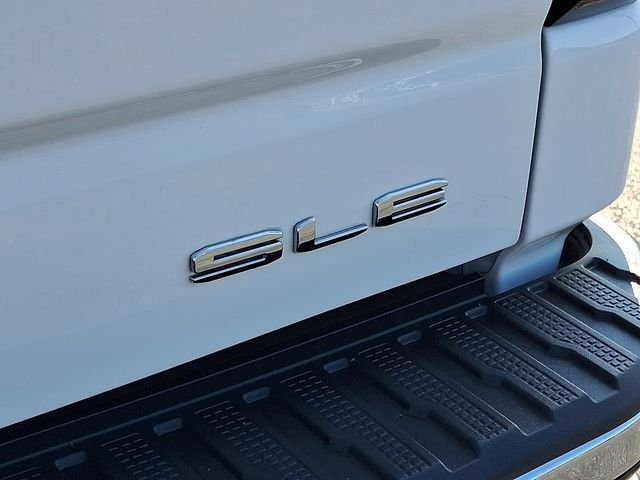 Used 2022 White GMC SLE image 27