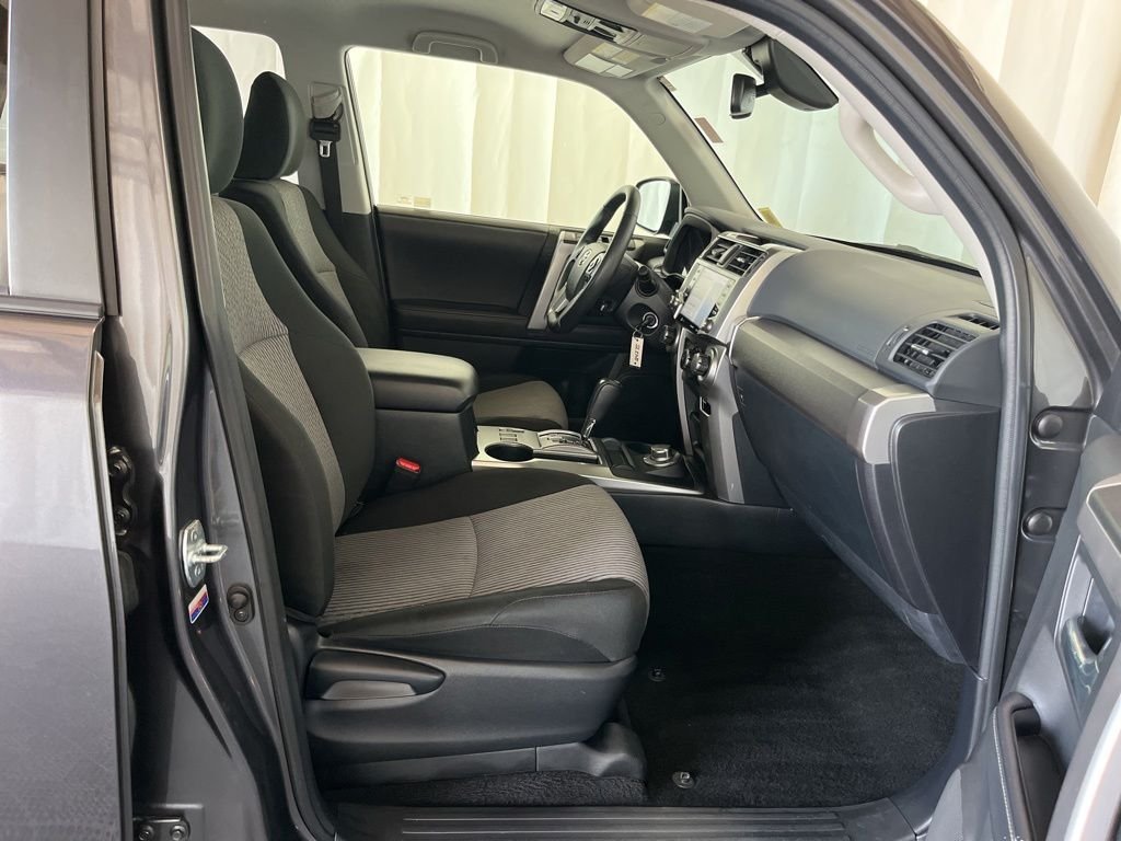 2020 Toyota 4Runner SR5 - Photo 20