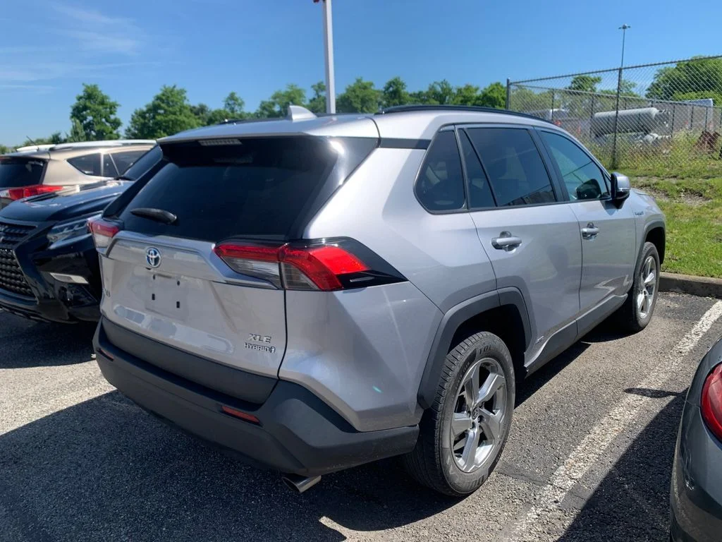 Used 2021 Silver Toyota XLE Premium image 2