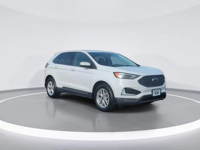 Used 2024 White Ford SEL image 2