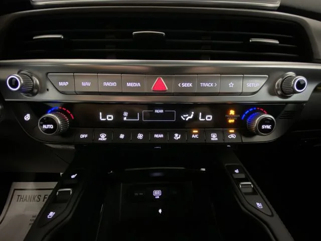 Used 2021 White Kia SX image 19