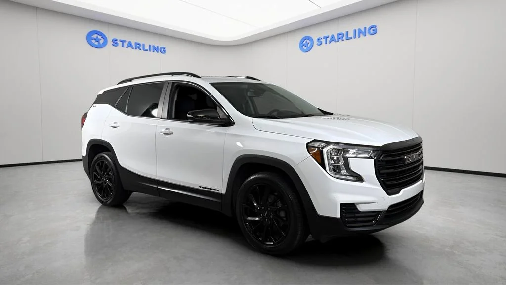 Used 2023 Summit White GMC SLE image 13