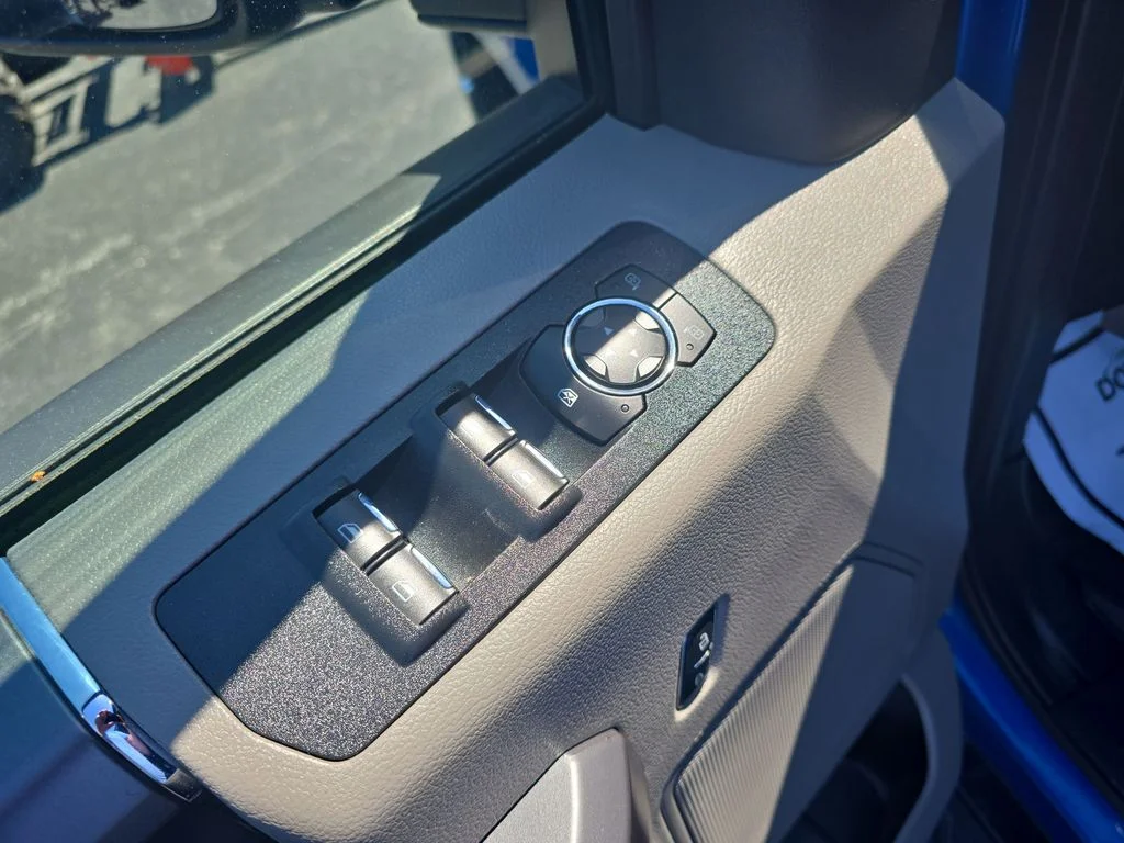 Used 2020 Blue Ford XLT image 11
