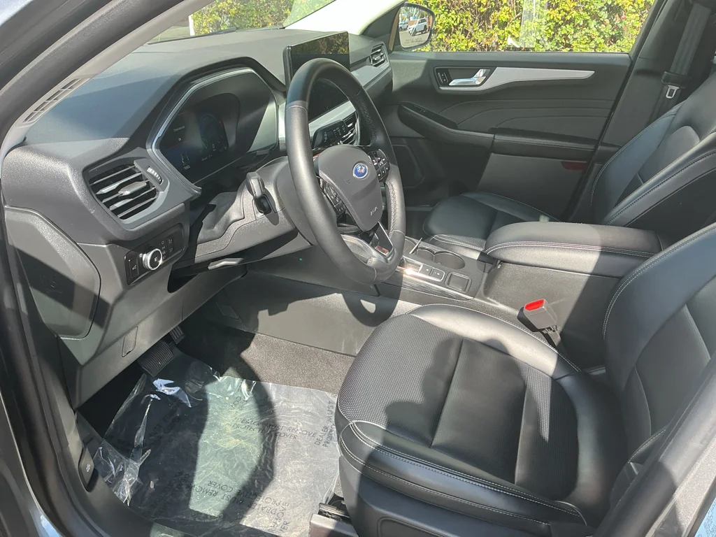 Used 2025 Carbonized Grey Metallic Ford Platinum image 12