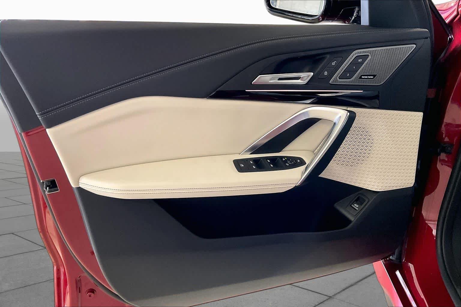 New 2026 Vegas Red Metallic BMW xDrive28i image 10