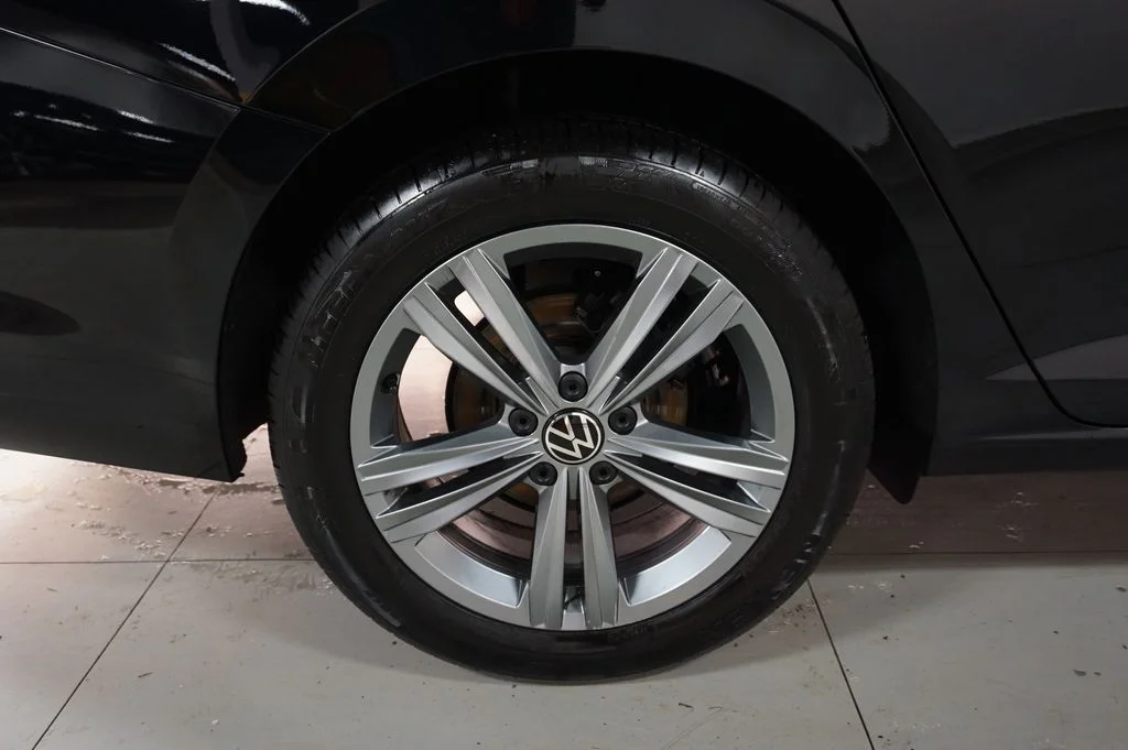 Used 2024 Deep Black Volkswagen 1.5T SE image 39