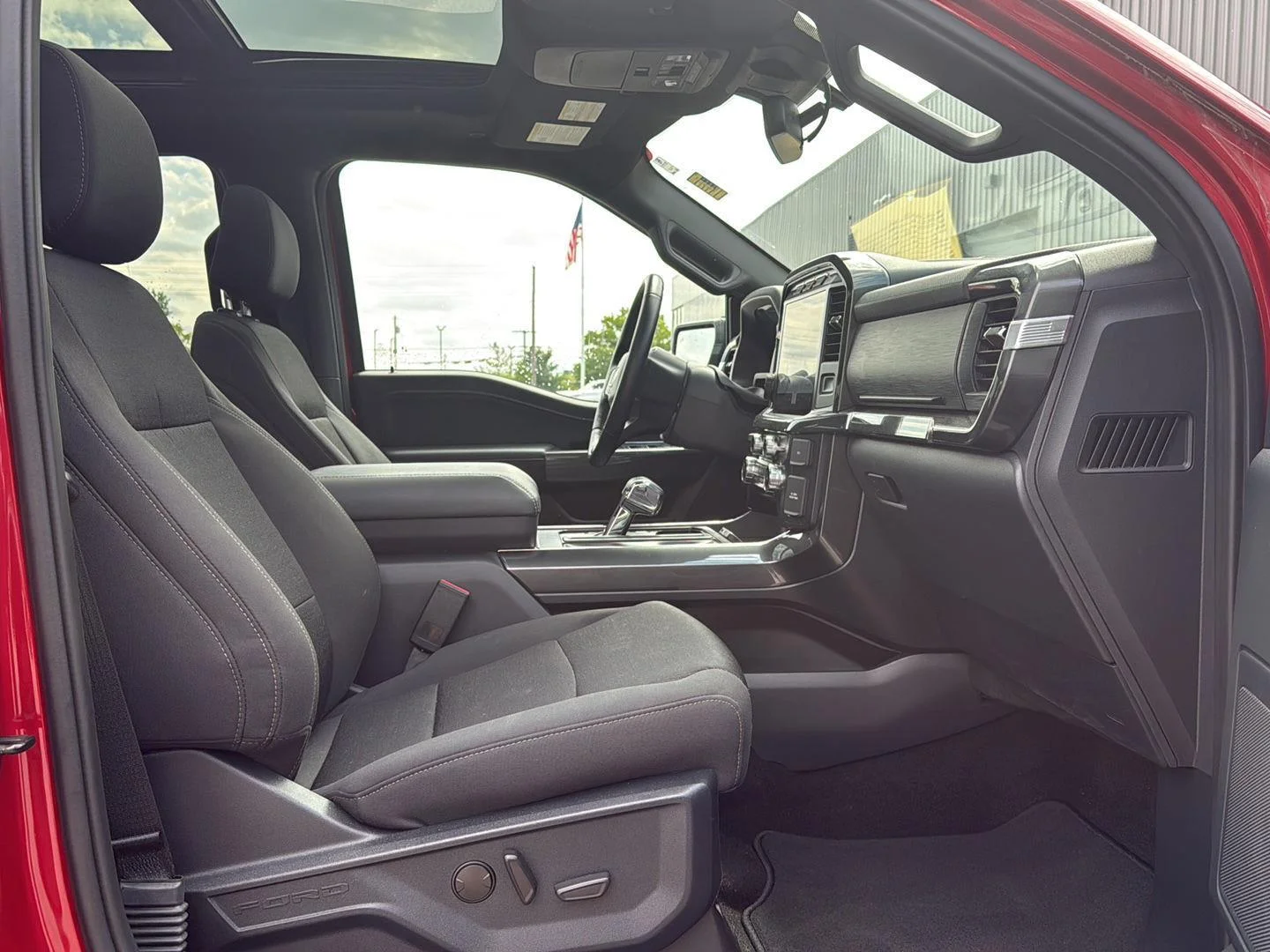 Used 2022 Rapid Red Metallic Tinted Clearcoat Ford XLT image 12