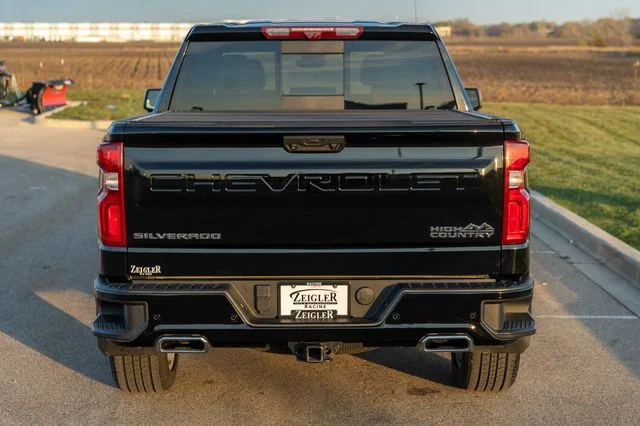 Used 2023 Black Chevrolet High Country image 6