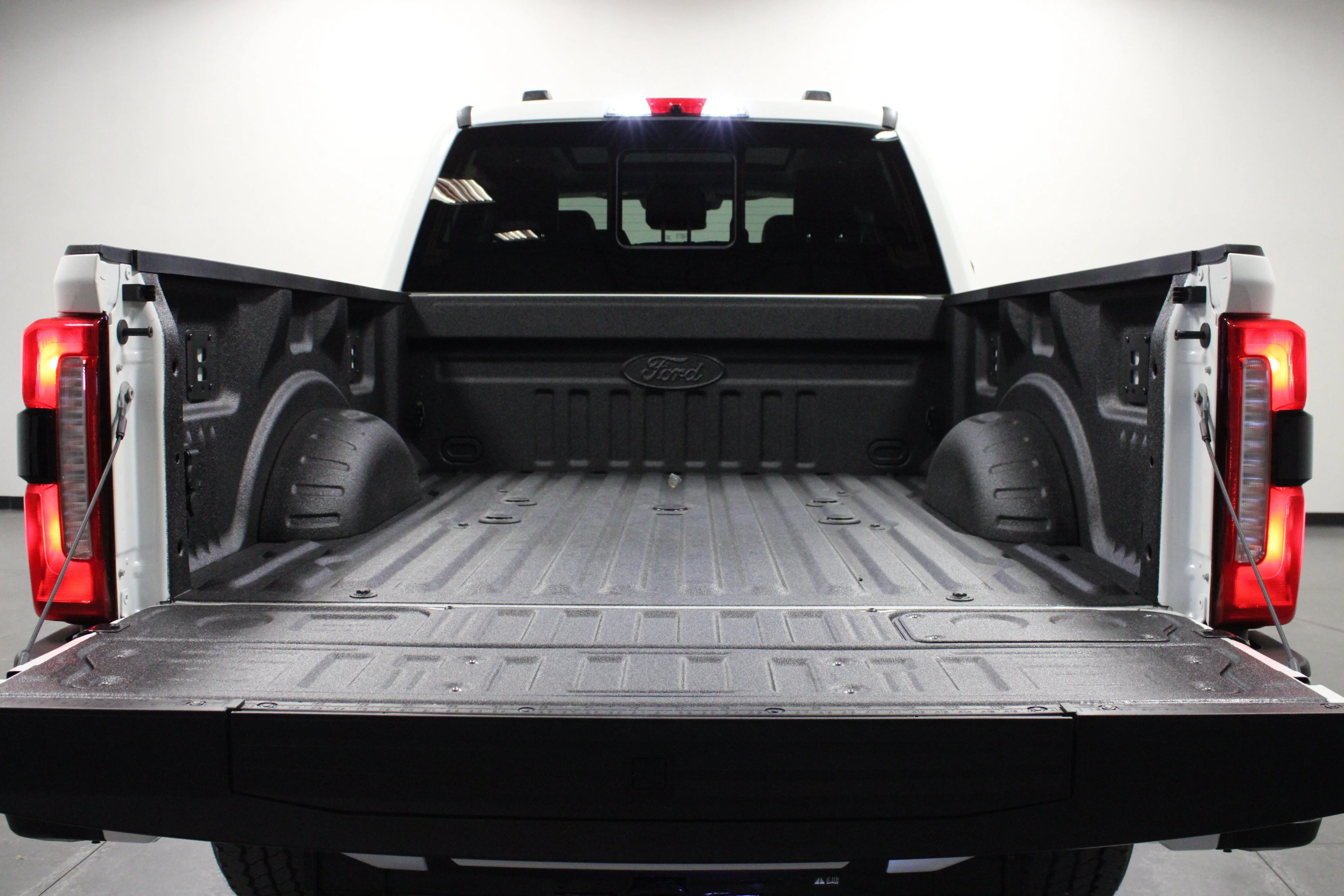 New 2026 Star White Metallic Tri-Coat Ford F-250® Lariat® image 14