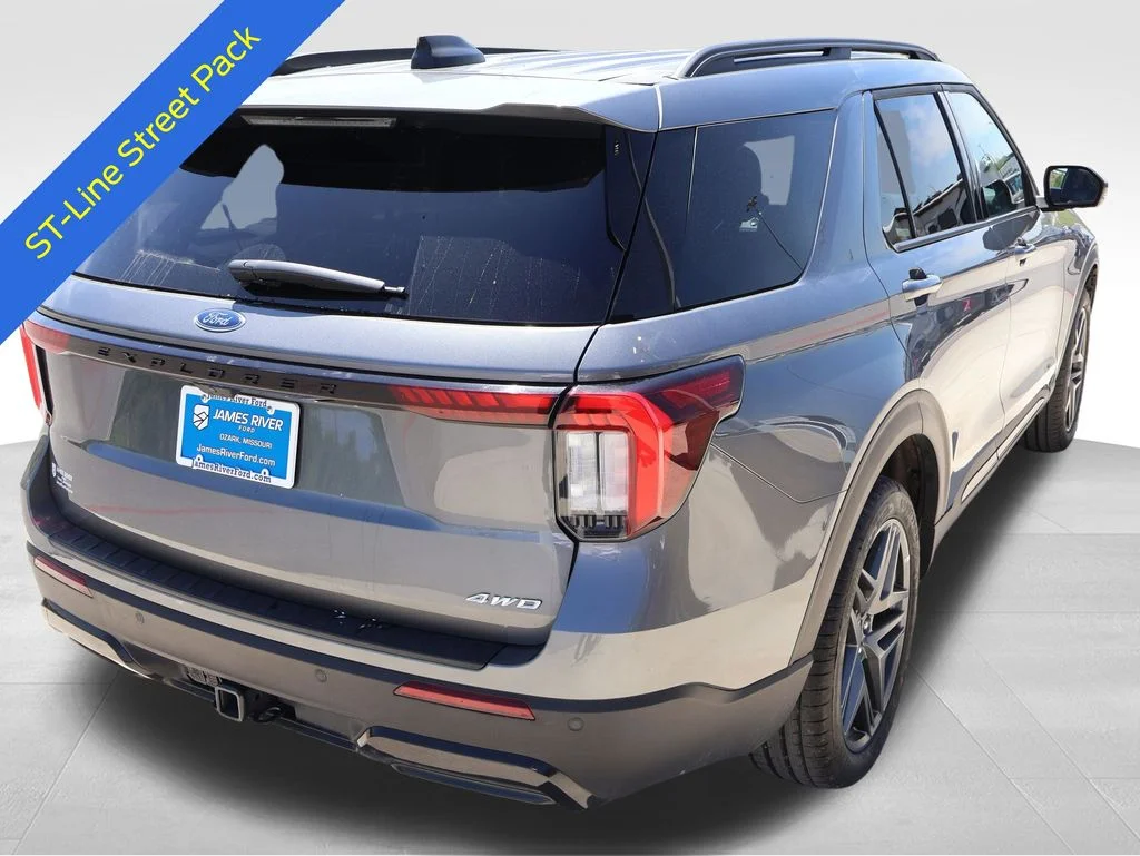 Used 2025 Gray Ford ST-Line image 6
