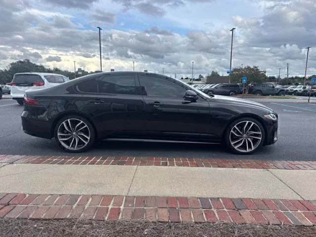 Used 2024 Black Jaguar R-Dynamic SE image 5