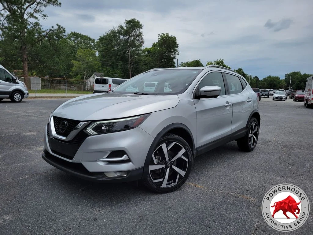 Used 2021 Silver Nissan SL image 1