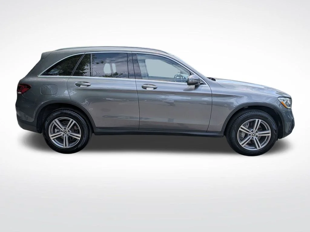Used 2022  Mercedes-Benz GLC 300 image 2