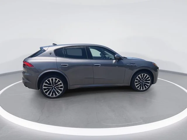 Used 2023  Maserati Modena image 9