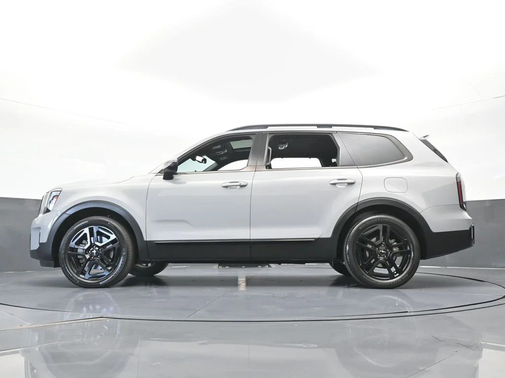 Used 2024 Wolf Gray Kia EX X-Line image 61
