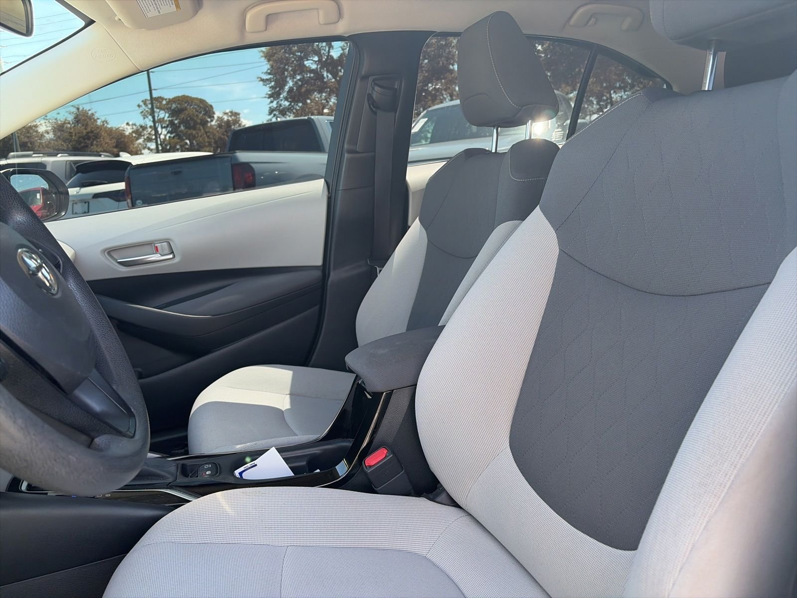 Used 2020 White Toyota LE image 12