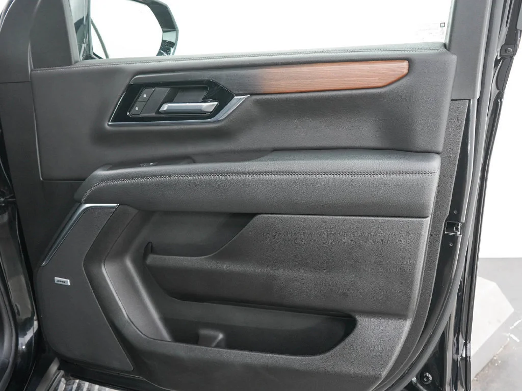 Used 2025 Onyx Black GMC Denali image 11