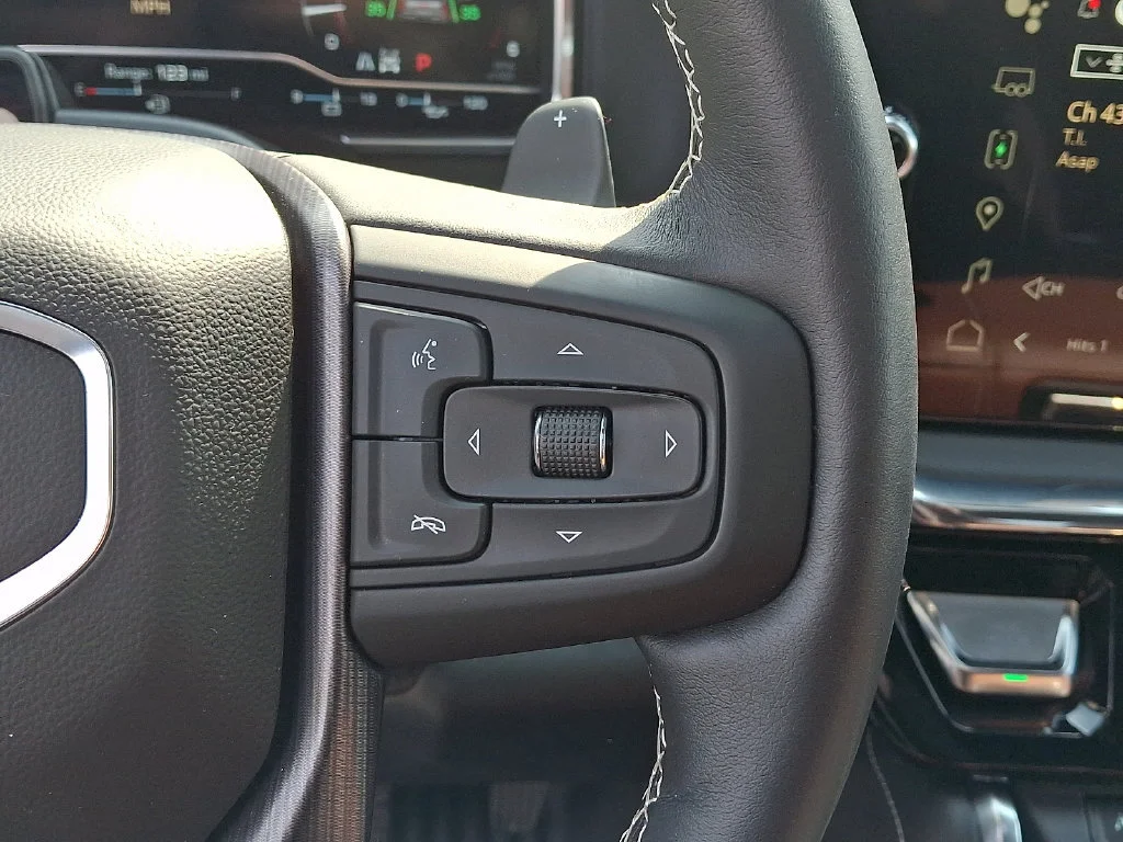 Used 2025 Onyx Black GMC Denali Ultimate image 27