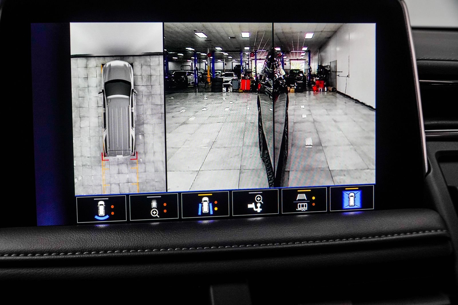 Used 2023 Black Chevrolet Z71 image 31