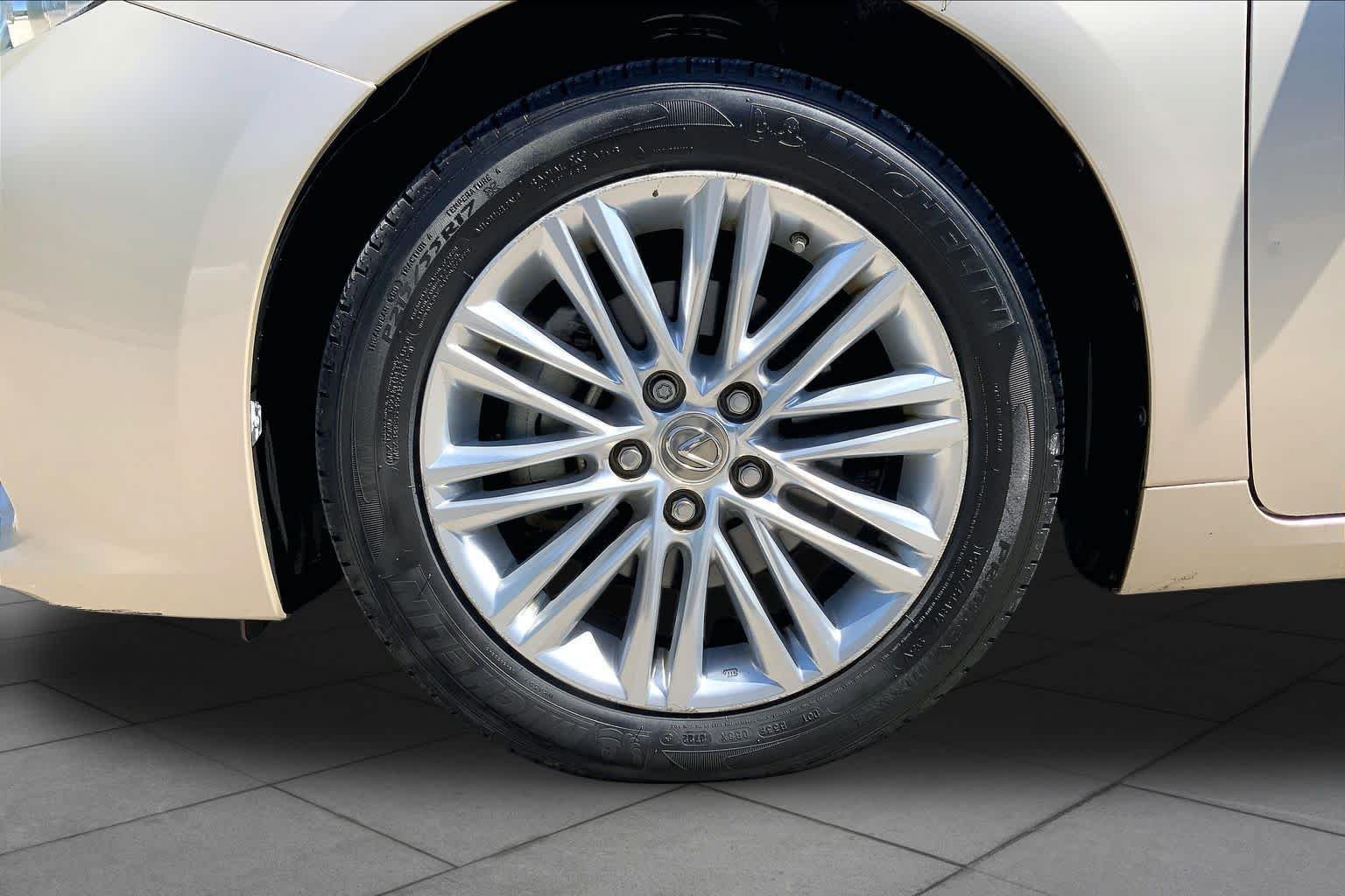 Used 2014 Satin Cashmere Metallic Lexus  image 11