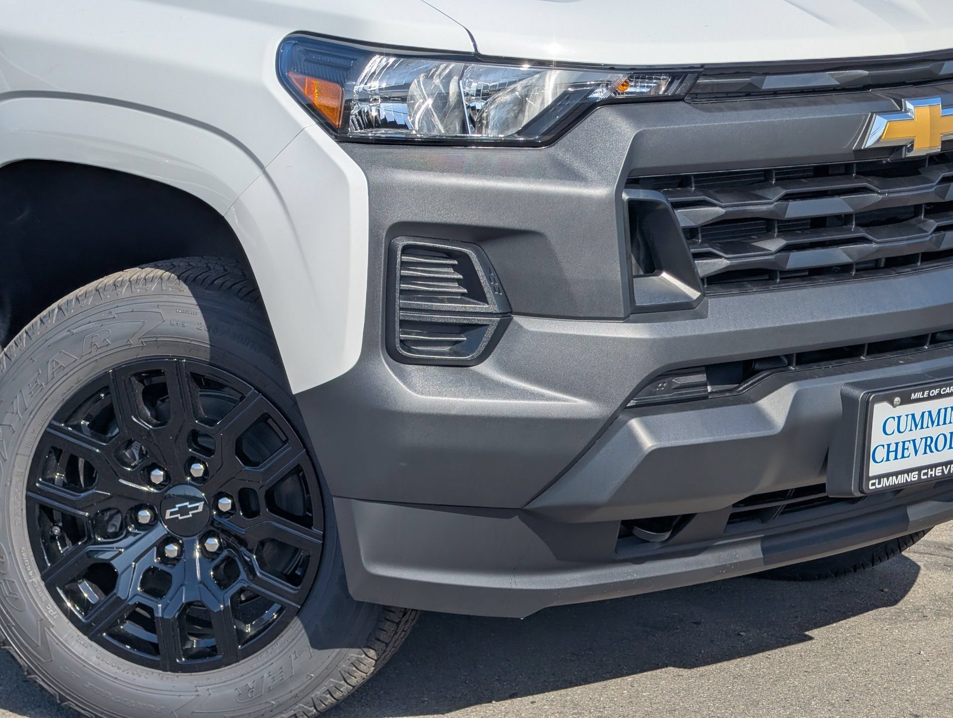 New 2026 Summit White Chevrolet WT image 3