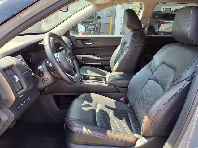 Used 2025 Gray Nissan Platinum image 16