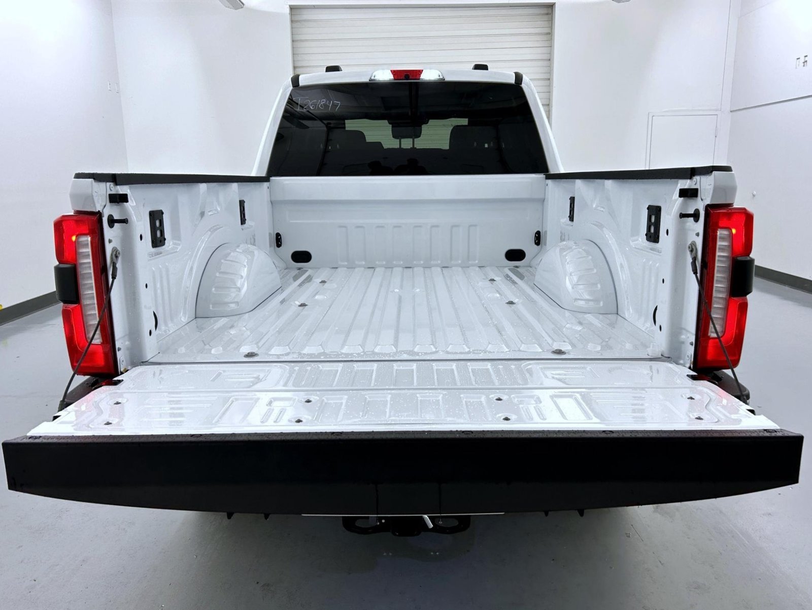 New 2026 Oxford White Ford XLT image 22