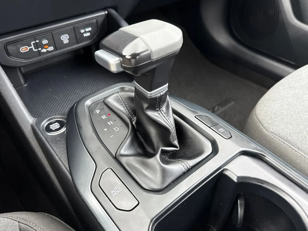 Used 2025 White Kia LXS image 26