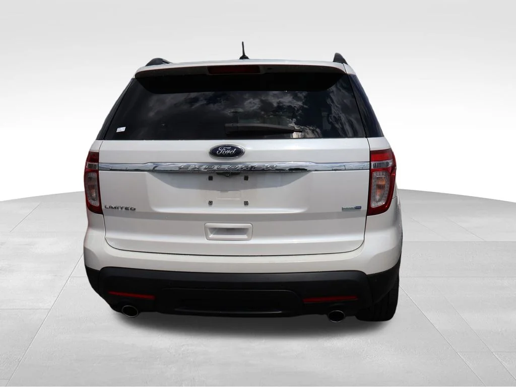 Used 2014 White Platinum Clearcoat Metallic Ford Limited image 18