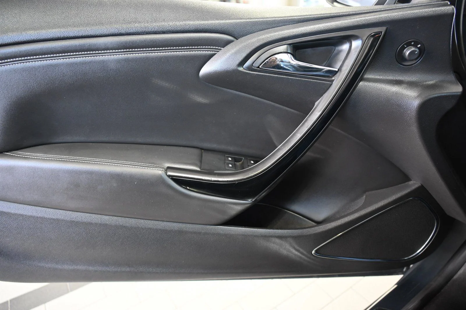 Used 2016 Graystone Metallic Buick Premium image 12