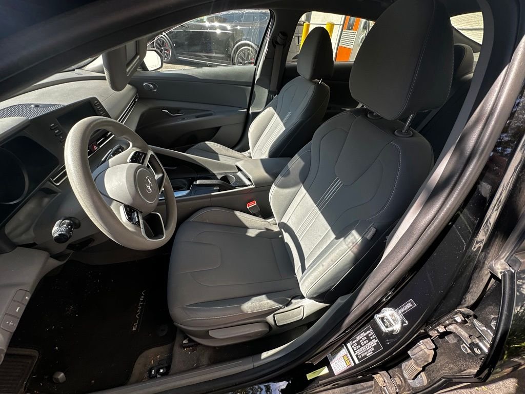 Used 2022 Black Hyundai SEL image 19