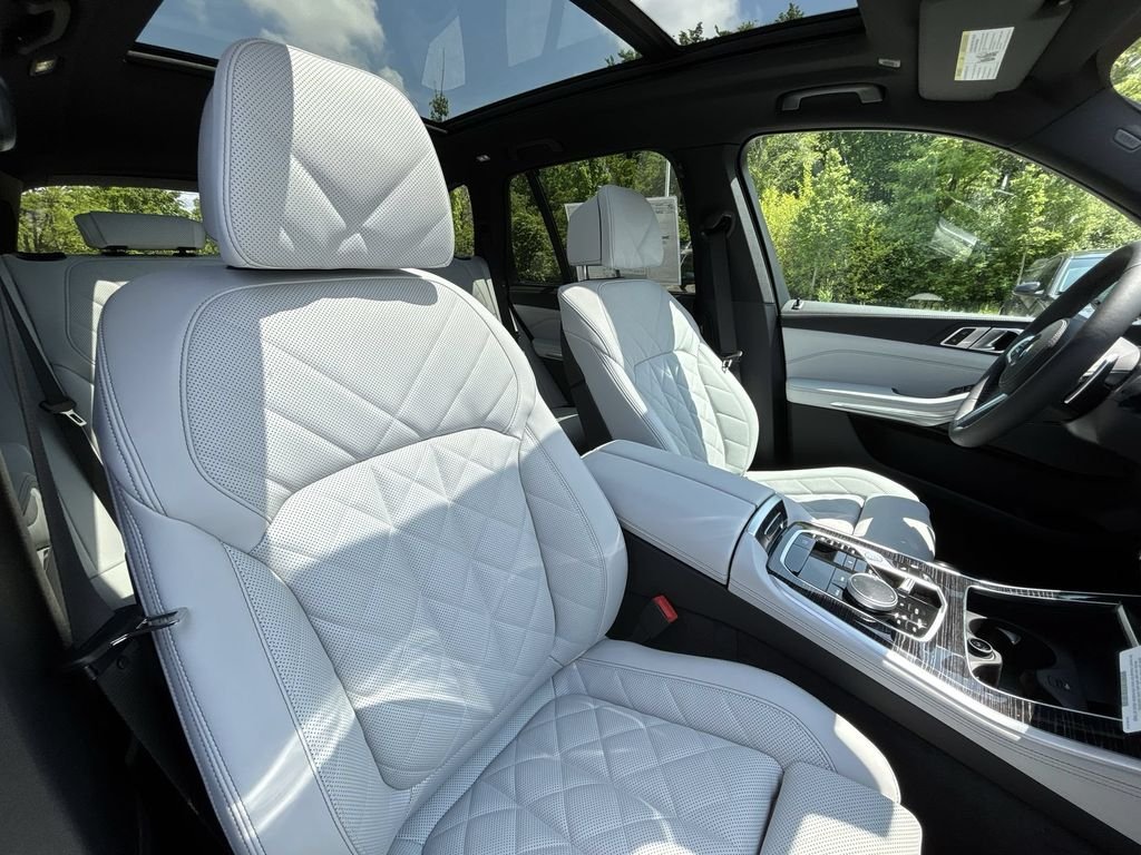 New 2026 Carbon Black Metallic BMW xDrive40i image 28
