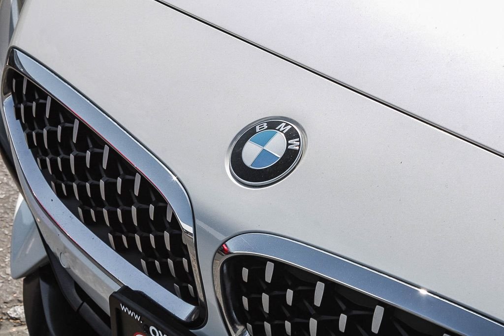 Used 2022 White BMW sDrive30i image 9