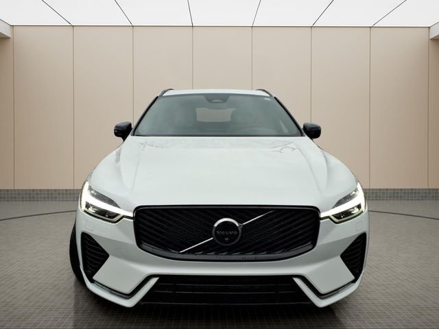 New 2026 Crystal White Volvo Plus image 4