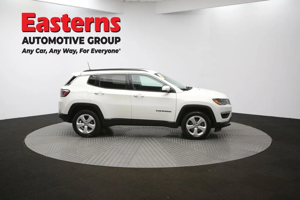 Used 2019 White Jeep Latitude image 45