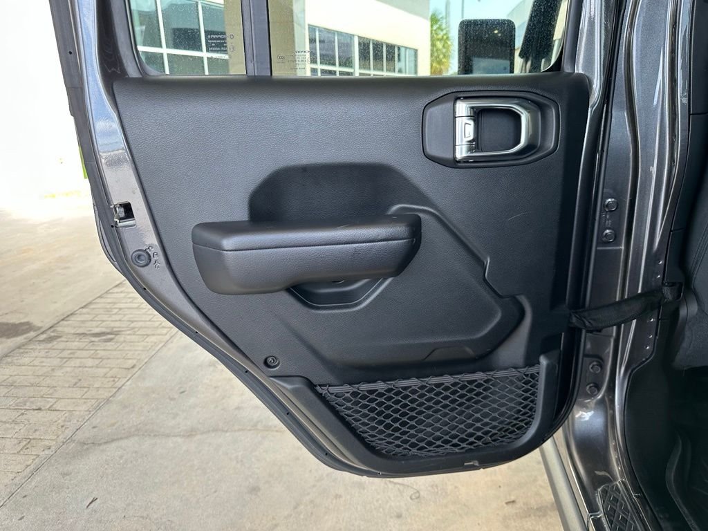 Used 2020 Gray Jeep Altitude image 27