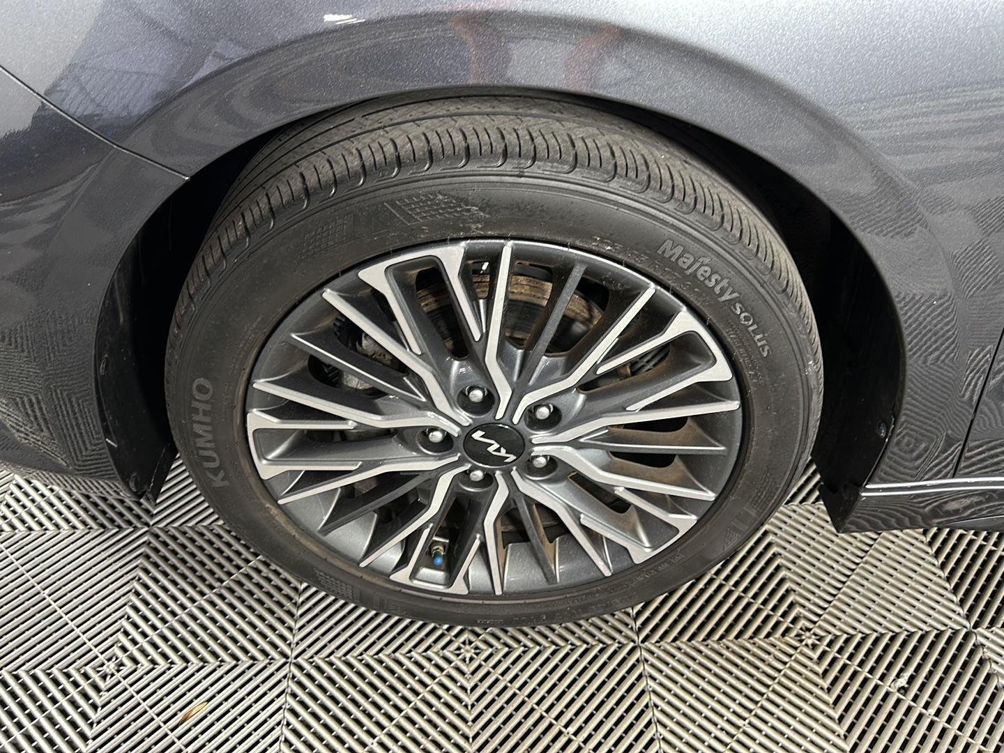 Used 2023 Gravity Gray Kia GT-Line image 18