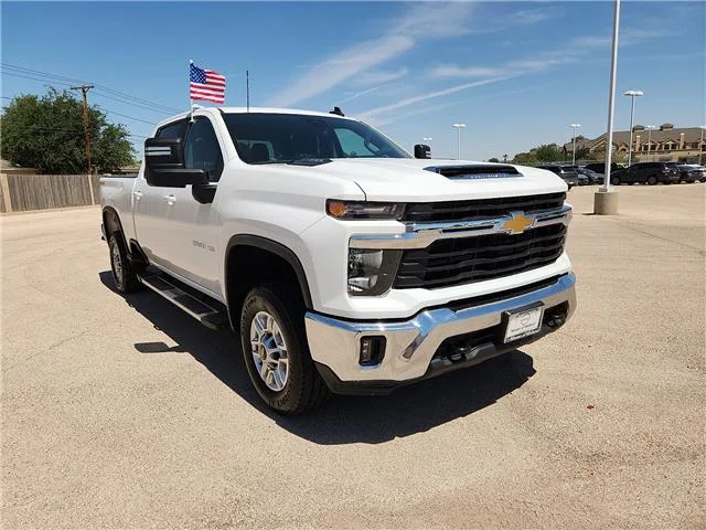 Used 2025 Summit White Chevrolet LT 4x4 Crew Cab 6.75 ft. box 159 in. WB image 6