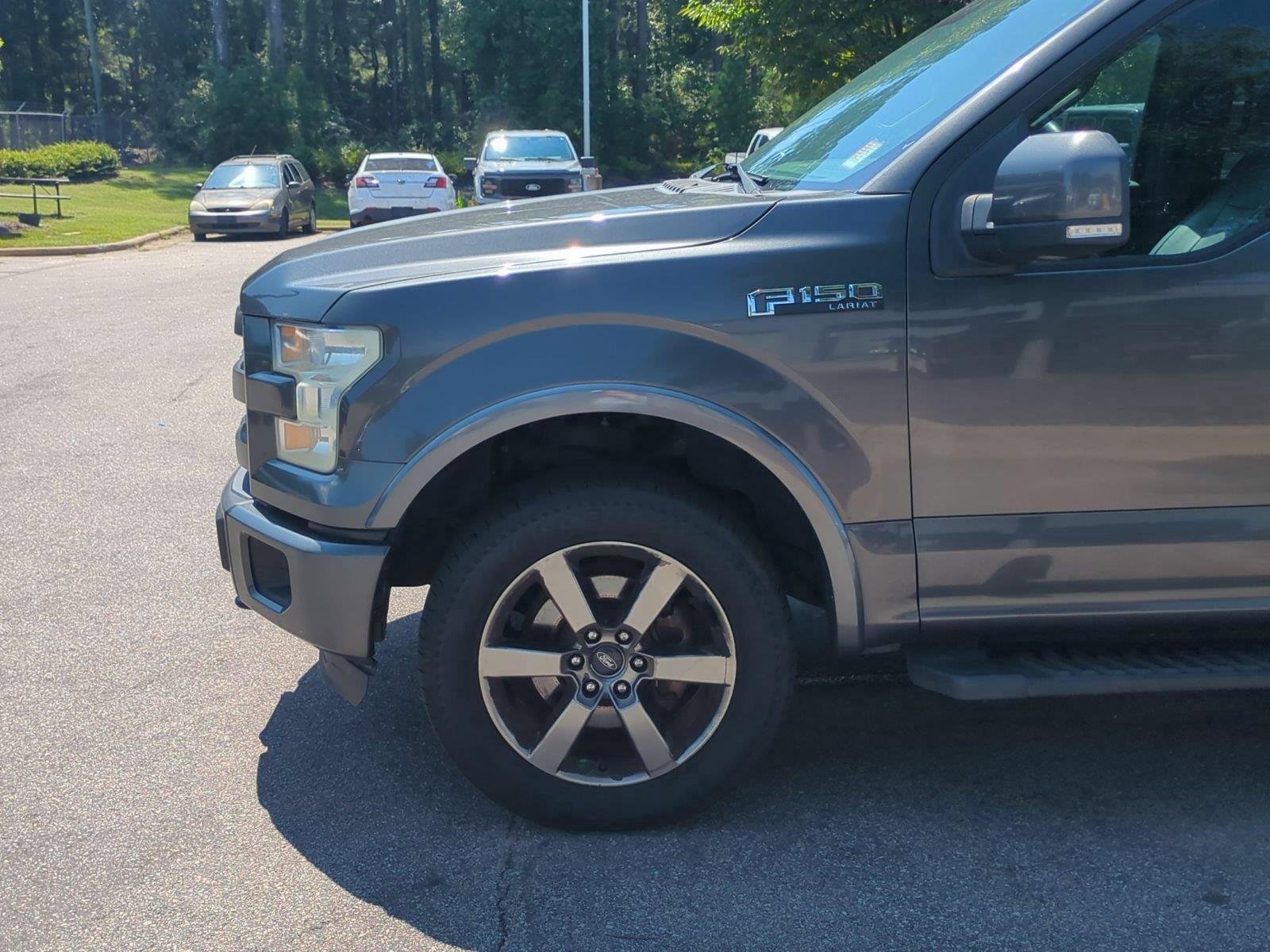 Used 2015 Magnetic Metallic Ford Lariat image 10