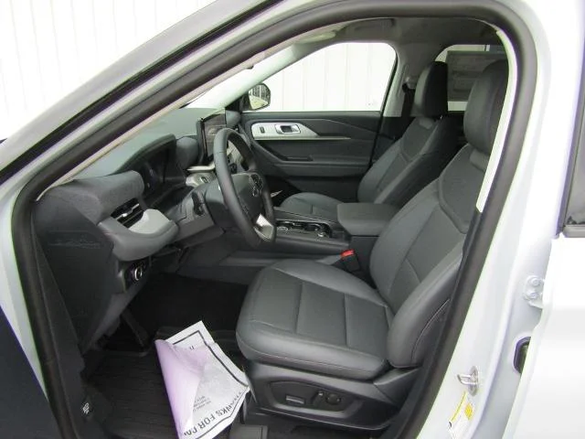 New 2026 Space White Metallic Ford Active image 58