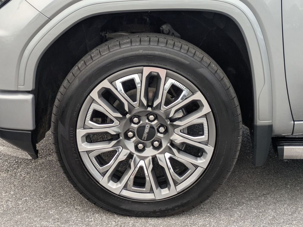 Used 2024 Silver GMC Denali Ultimate image 9