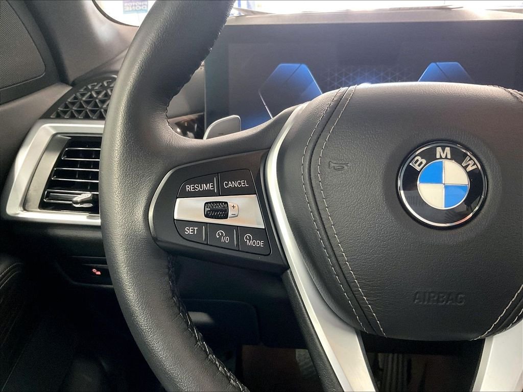 Used 2025 White BMW xDrive40i image 23